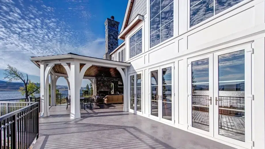 Outdoor deck that overlooks a lake in Canada