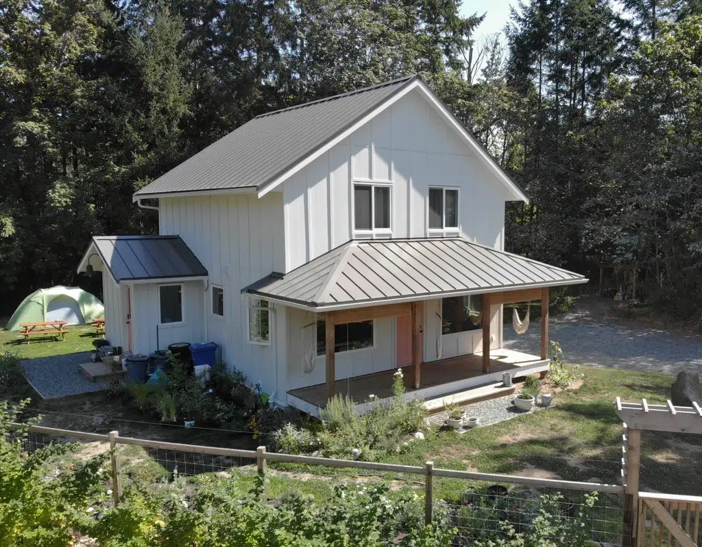 residence-with-expansive-garden Surrounded with its expansive gardens, this farmhouse inspires tranquility
